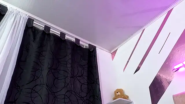 Snapshot of Kitten_Hot_ chatting on October 29, 1:04 am Kitten Hot online show from October 29, 1:04 am