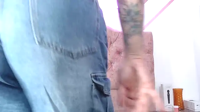 Snapshot of Kitten_Hot_ chatting on February 8, 4:59 pm Kitten Hot online show from February 8, 4:59 pm