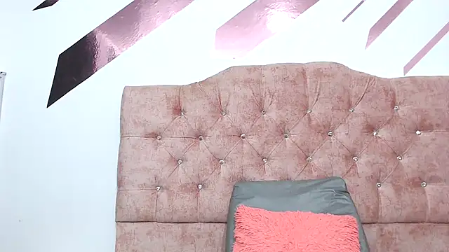 Snapshot of Kitten_Hot_ chatting on March 16, 1:59 am Kitten Hot online show from March 16, 1:59 am