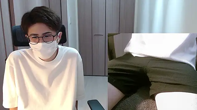 Snapshot of ryota_kkk chatting on July 12, 1:45 pm ryota kkk online show from July 12, 1:45 pm