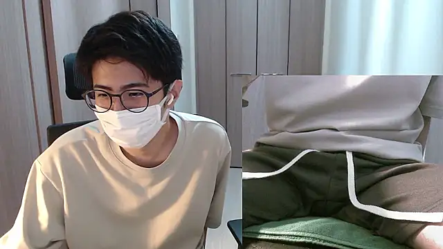 Snapshot of ryota_kkk chatting on June 11, 2:36 pm ryota kkk online show from June 11, 2:36 pm