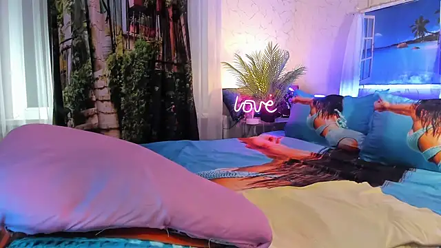 Evie Hill online show from April 15, 8:31 pm