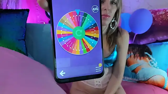 Evie Hill online show from February 8, 12:30 am