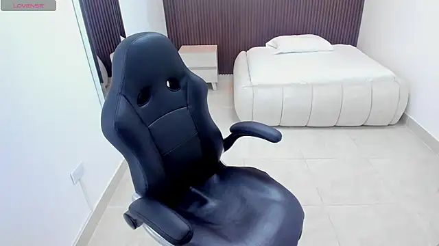 MAGNOLEROY online show from March 20, 1:45 pm