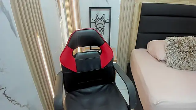 MAGNOLEROY online show from April 8, 12:50 pm