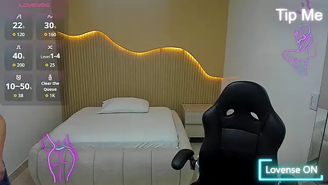 MAGNOLEROY online show from April 11, 1:37 pm