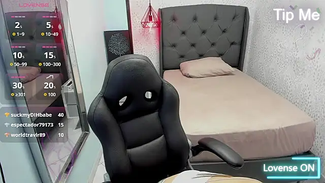 MAGNOLEROY online show from November 20, 7:47 pm