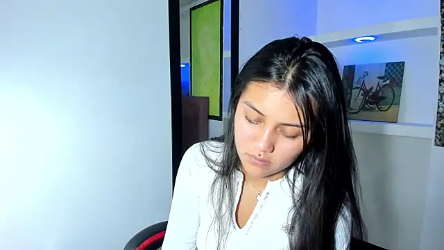 Catalehia Milk online show from February 10, 7:35 pm