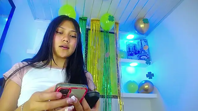 Snapshot of Catalehia_Milk chatting on March 18, 12:30 am Catalehia Milk online show from March 18, 12:30 am