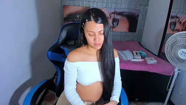 Snapshot of Catalehia_Milk chatting on September 14, 4:02 am Catalehia Milk online show from September 14, 4:02 am