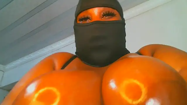 Snapshot of XPanther_24 chatting on February 7, 5:18 pm XPanther 24 online show from February 7, 5:18 pm