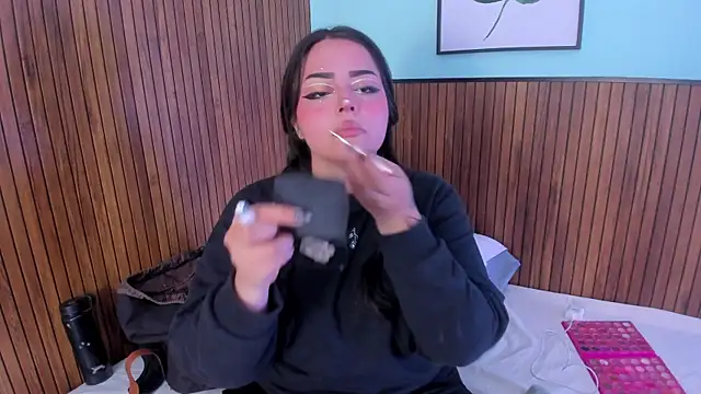 Snapshot of curvy_rousi chatting on November 15, 11:47 am curvy rousi online show from November 15, 11:47 am