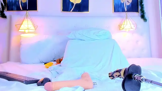 Snapshot of mirandha_ chatting on December 15, 4:37 pm mirandha  online show from December 15, 4:37 pm