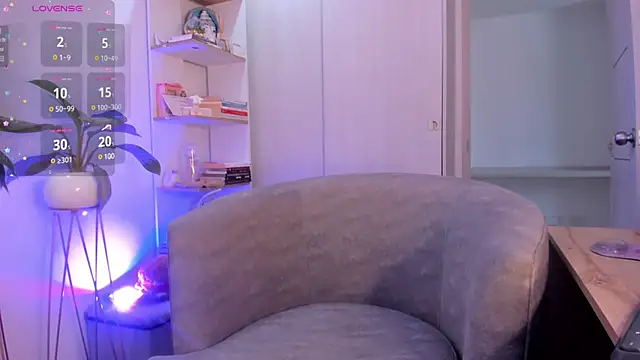 danna davis18 online show from December 5, 5:44 pm