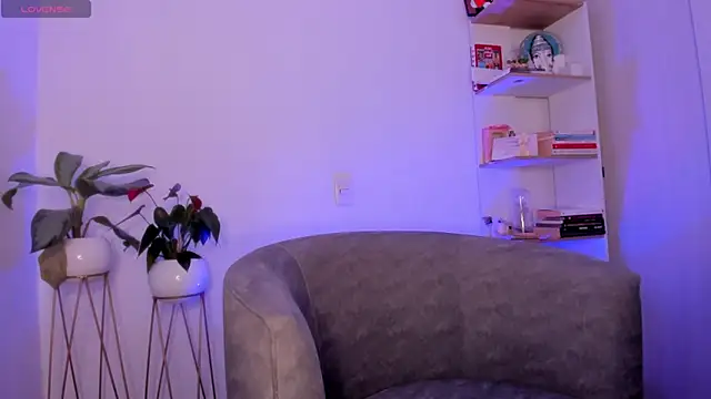 danna davis18 online show from December 9, 9:26 pm