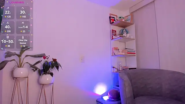 danna davis18 online show from December 7, 3:47 pm