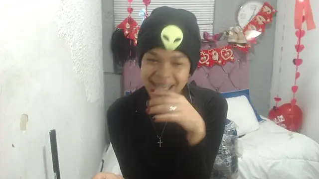 Snapshot of vainillaplaypussy chatting on March 21, 12:17 pm vainillaplaypussy online show from March 21, 12:17 pm