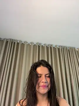 Alice Biel online show from June 20, 1:27 pm