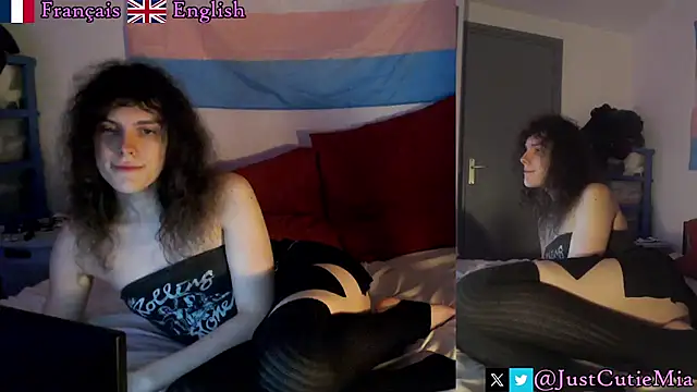 Snapshot of JustCutieMia chatting on November 1, 4:56 pm JustCutieMia online show from November 1, 4:56 pm