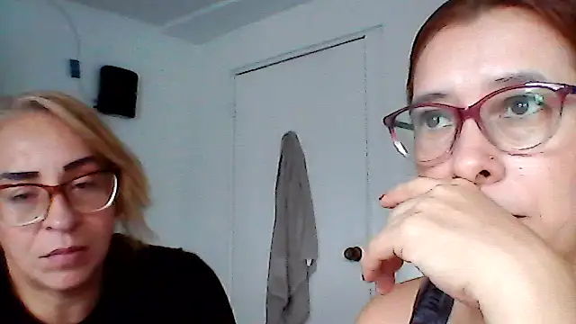 Snapshot of karlabarrera chatting on June 4, 9:08 pm karlabarrera online show from June 4, 9:08 pm