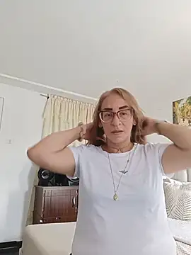 Snapshot of karlabarrera chatting on July 10, 8:09 pm karlabarrera online show from July 10, 8:09 pm