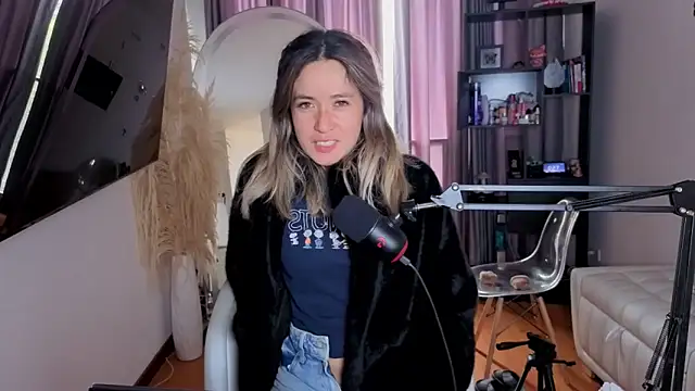 Snapshot of sexfire_lalita chatting on February 5, 6:59 pm sexfire lalita online show from February 5, 6:59 pm