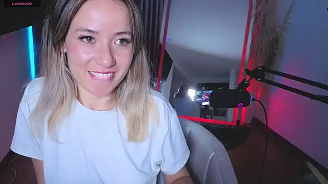 Snapshot of sexfire_lalita chatting on December 4, 11:26 pm sexfire lalita online show from December 4, 11:26 pm