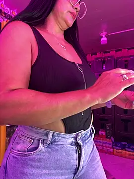 Hot beauty   online show from April 19, 3:29 am