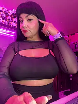 Hot beauty   online show from April 16, 2:45 am