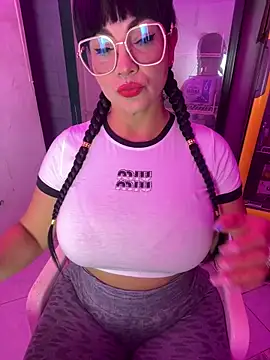 Hot beauty   online show from March 20, 3:40 am