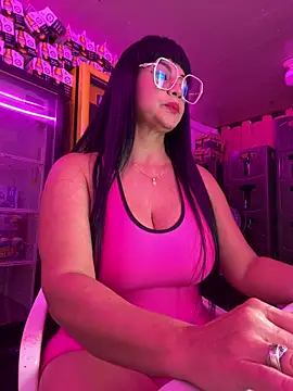 Hot beauty   online show from April 14, 5:23 am