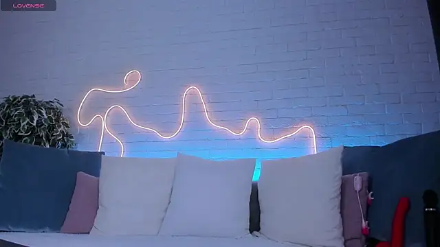 Snapshot of rossy_babe_ chatting on March 3, 3:16 am rossy babe online show from March 3, 3:16 am