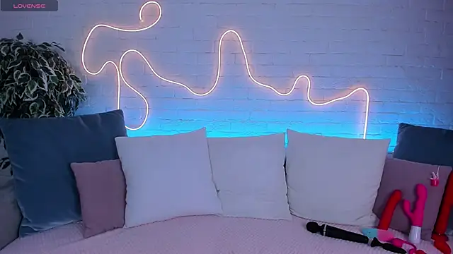 Snapshot of rossy_babe_ chatting on March 1, 12:17 am rossy babe online show from March 1, 12:17 am