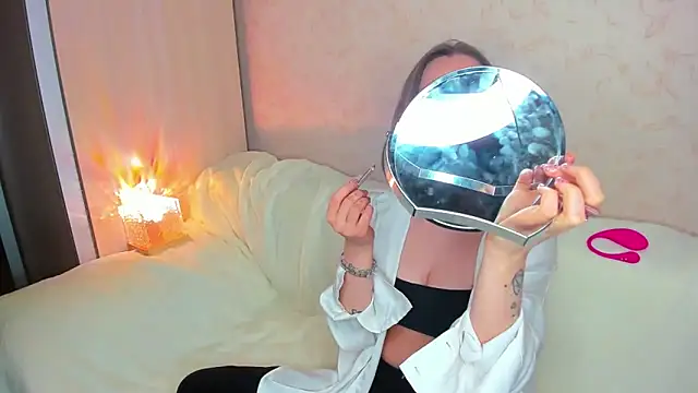 Snapshot of MelodyOfLovee chatting on December 17, 7:30 pm MelodyOfLovee online show from December 17, 7:30 pm