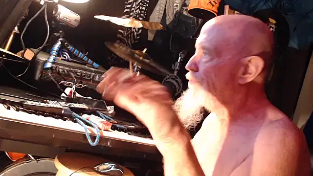 Snapshot of DREAMZ420 chatting on October 13, 10:10 pm DREAMZ420 online show from October 13, 10:10 pm