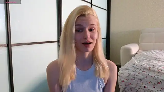 Snapshot of elsa_limerence chatting on March 4, 11:29 am elsa limerence online show from March 4, 11:29 am