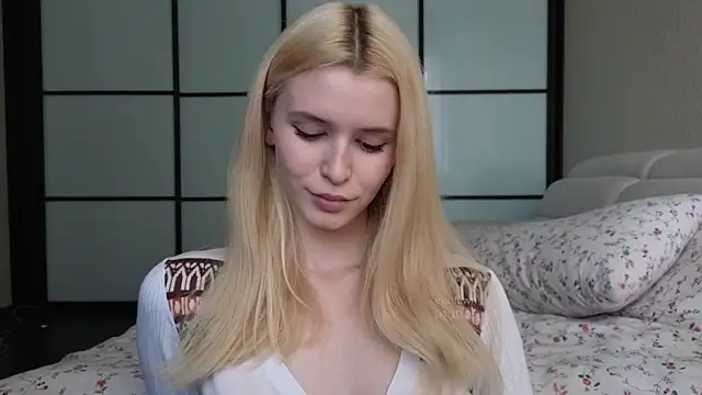 Snapshot of elsa_limerence chatting on October 4, 11:01 am elsa limerence online show from October 4, 11:01 am