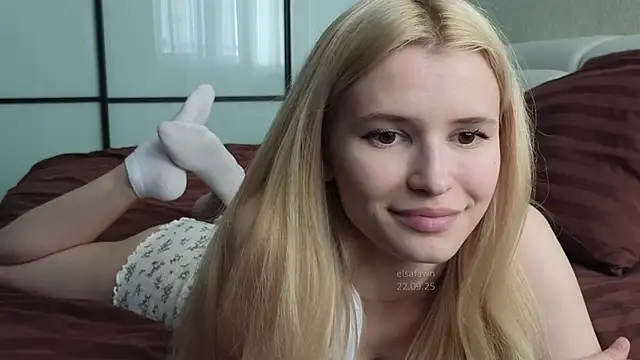 Snapshot of elsa_limerence chatting on September 22, 12:55 pm elsa limerence online show from September 22, 12:55 pm