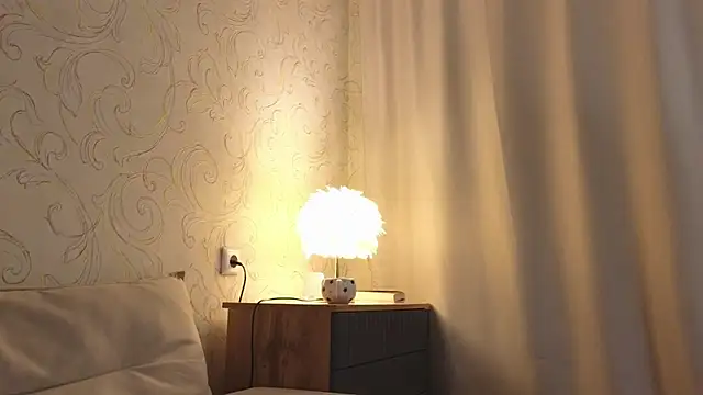 elsa limerence online show from April 18, 7:07 pm