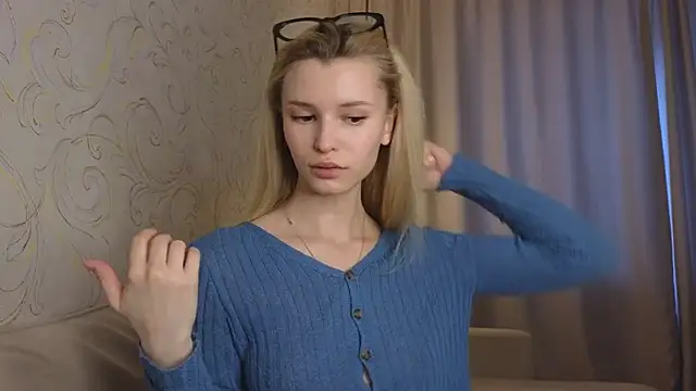 Snapshot of elsa_limerence chatting on March 4, 4:20 am elsa limerence online show from March 4, 4:20 am