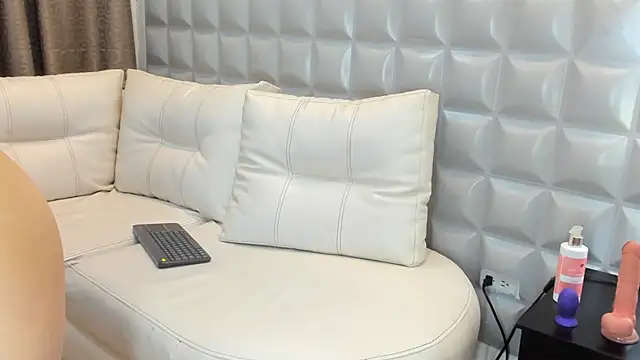 valentinasu1 online show from February 26, 4:38 pm