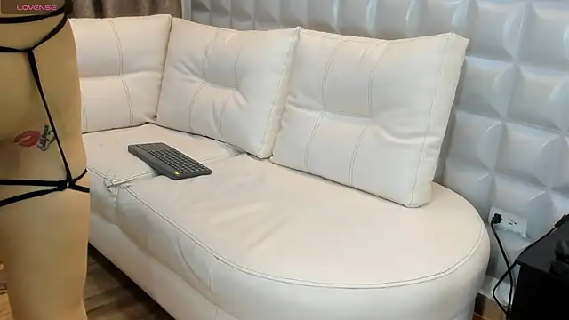 valentinasu1 online show from February 18, 4:14 pm