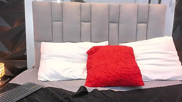 valentinasu1 online show from March 18, 4:17 pm