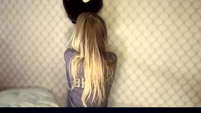 Evvie Summn1 online show from December 20, 9:56 am