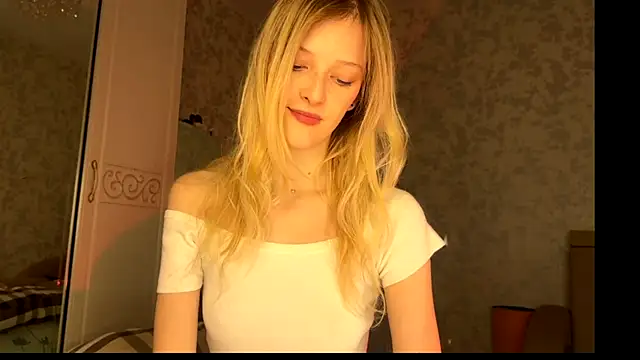 Snapshot of Evvie_Summn1 chatting on October 23, 3:10 pm Evvie Summn1 online show from October 23, 3:10 pm
