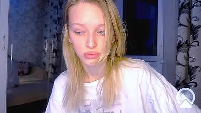 Snapshot of Evvie_Summn1 chatting on March 2, 7:30 pm Evvie Summn1 online show from March 2, 7:30 pm