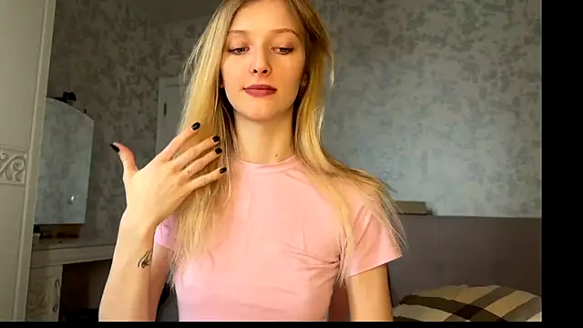 Snapshot of Evvie_Summn1 chatting on October 24, 7:40 am Evvie Summn1 online show from October 24, 7:40 am