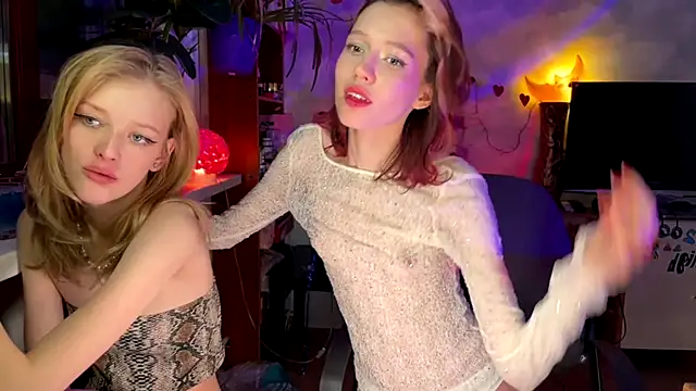 Snapshot of Evvie_Summn1 chatting on January 14, 6:38 pm Evvie Summn1 online show from January 14, 6:38 pm