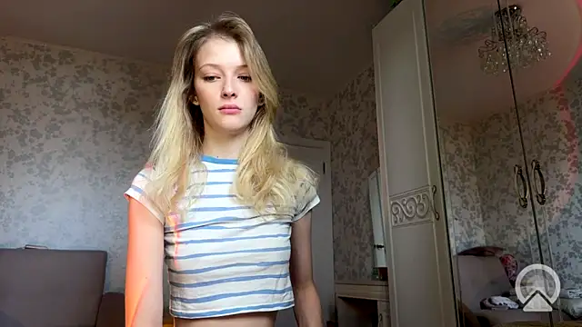 Snapshot of Evvie_Summn1 chatting on September 12, 5:07 am Evvie Summn1 online show from September 12, 5:07 am