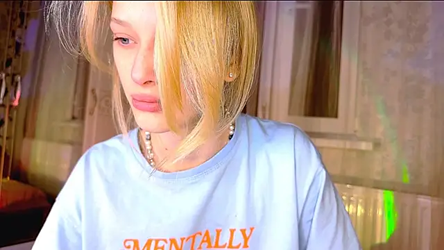 Snapshot of Evvie_Summn1 chatting on March 4, 2:53 pm Evvie Summn1 online show from March 4, 2:53 pm